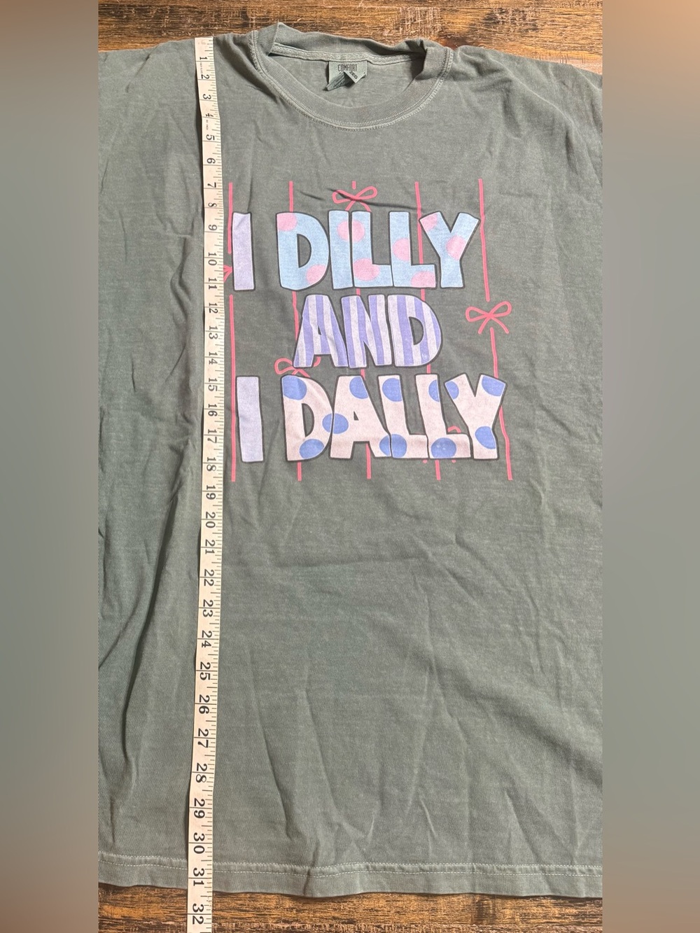 Comfort Colors Green Graphic Tee with I dilly I dally print - Picture 6 of 6
